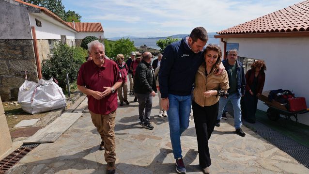 Visita de los conselleiros Ángeles Vázquez y José López a Ons Visita de los conselleiros Ángeles Vázquez y José López a Ons