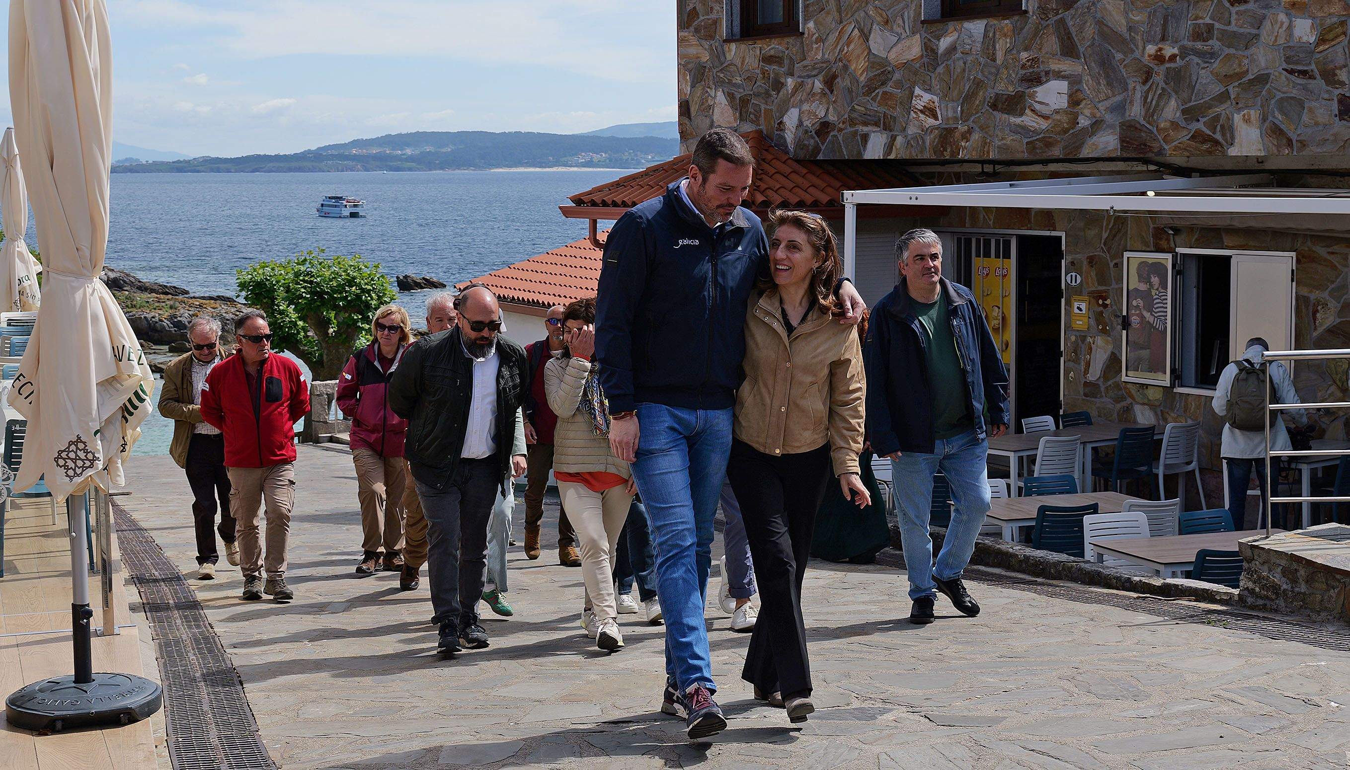 Visita de los conselleiros Ángeles Vázquez y José López a Ons Visita de los conselleiros Ángeles Vázquez y José López a Ons