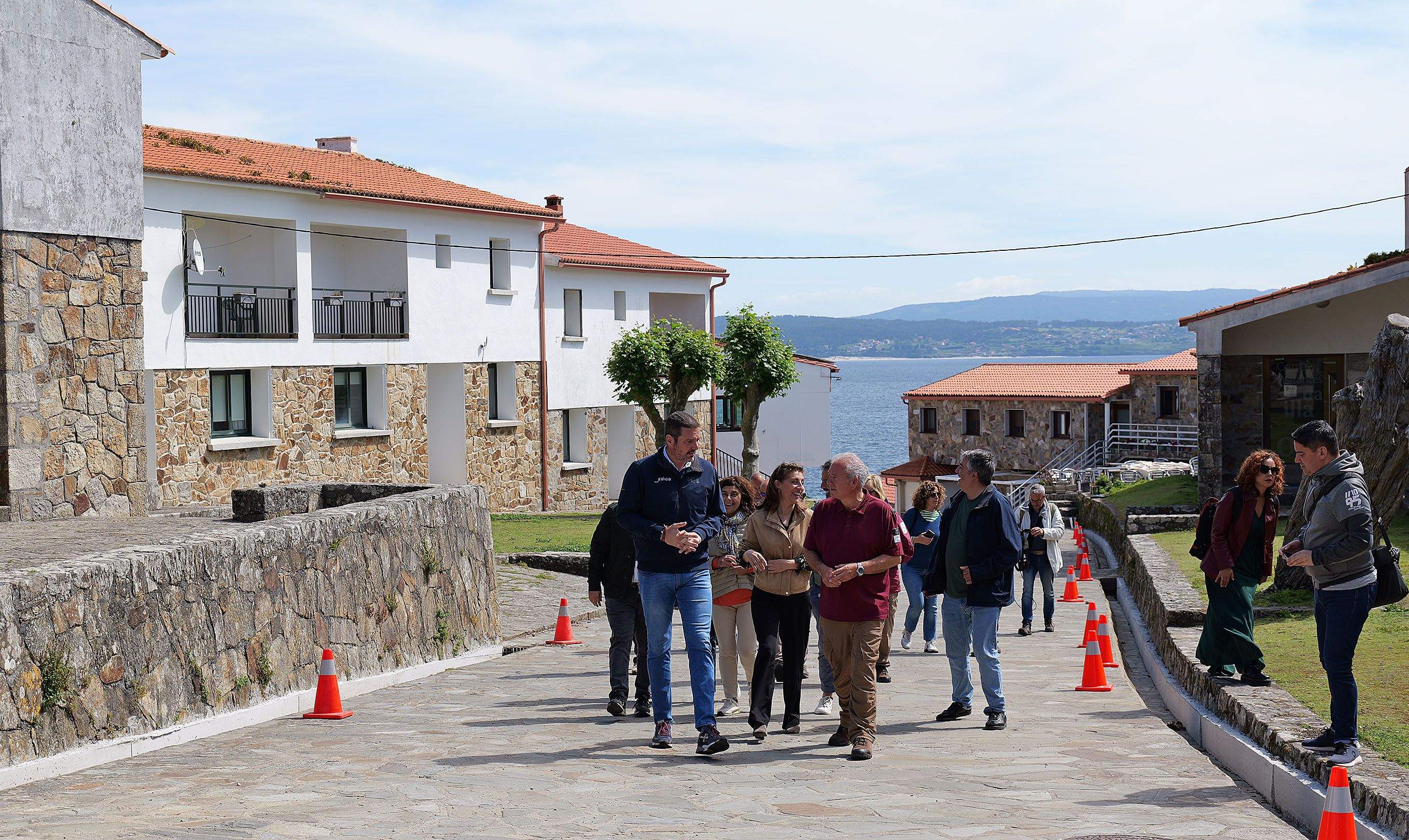 Visita de los conselleiros Ángeles Vázquez y José López a Ons Visita de los conselleiros Ángeles Vázquez y José López a Ons