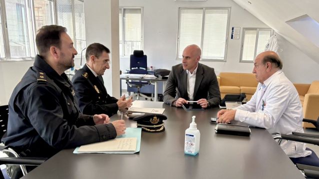 Reunión entre responsables del Área Sanitaria y de la Policía Nacional Reunión entre responsables del Área Sanitaria y de la Policía Nacional