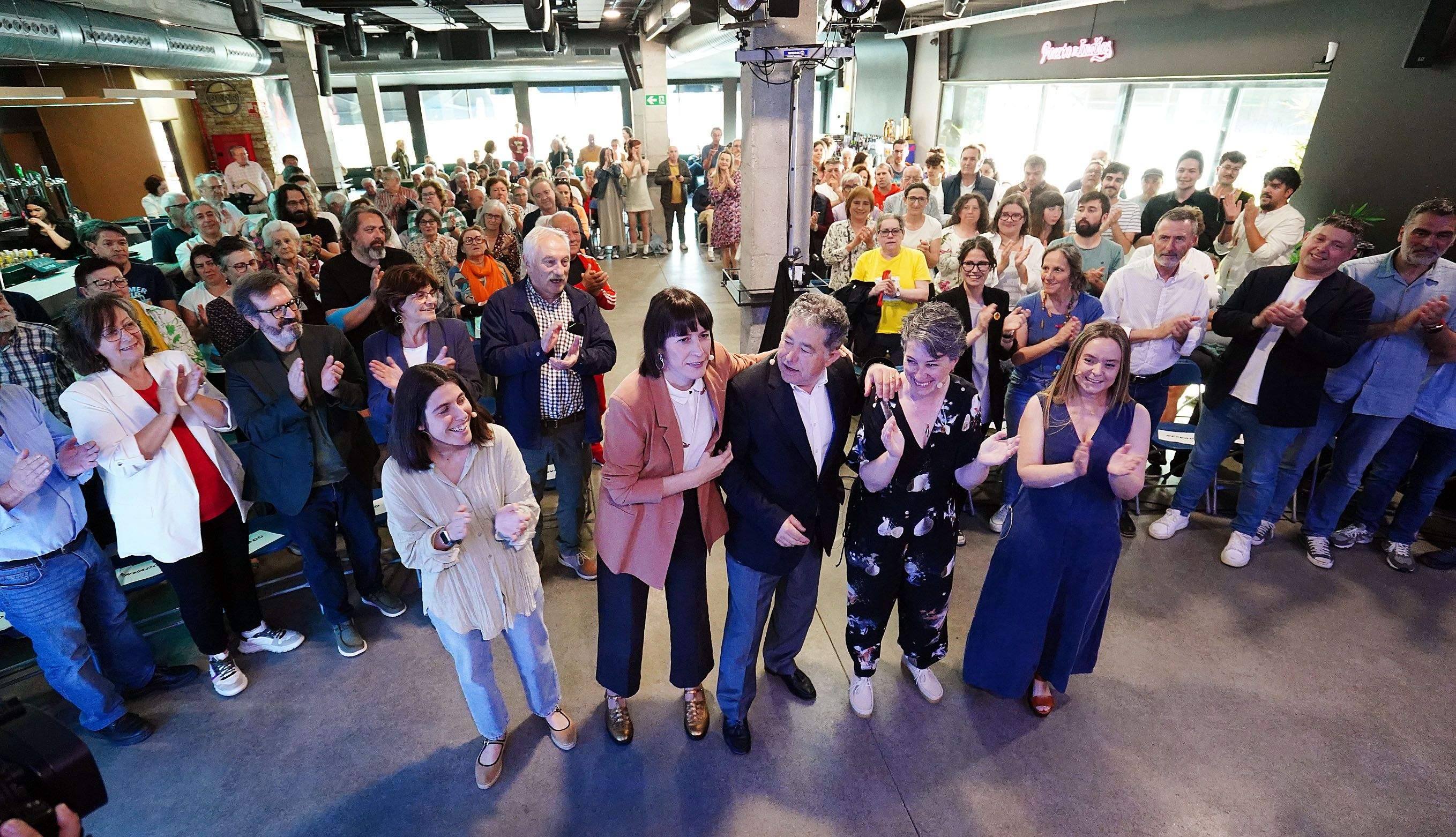 El BNG celebra su acto de mitad de mandato con el lema 'Nova enerxía, máis futuro' El BNG celebra su acto de mitad de mandato con el lema 'Nova enerxía, máis futuro'
