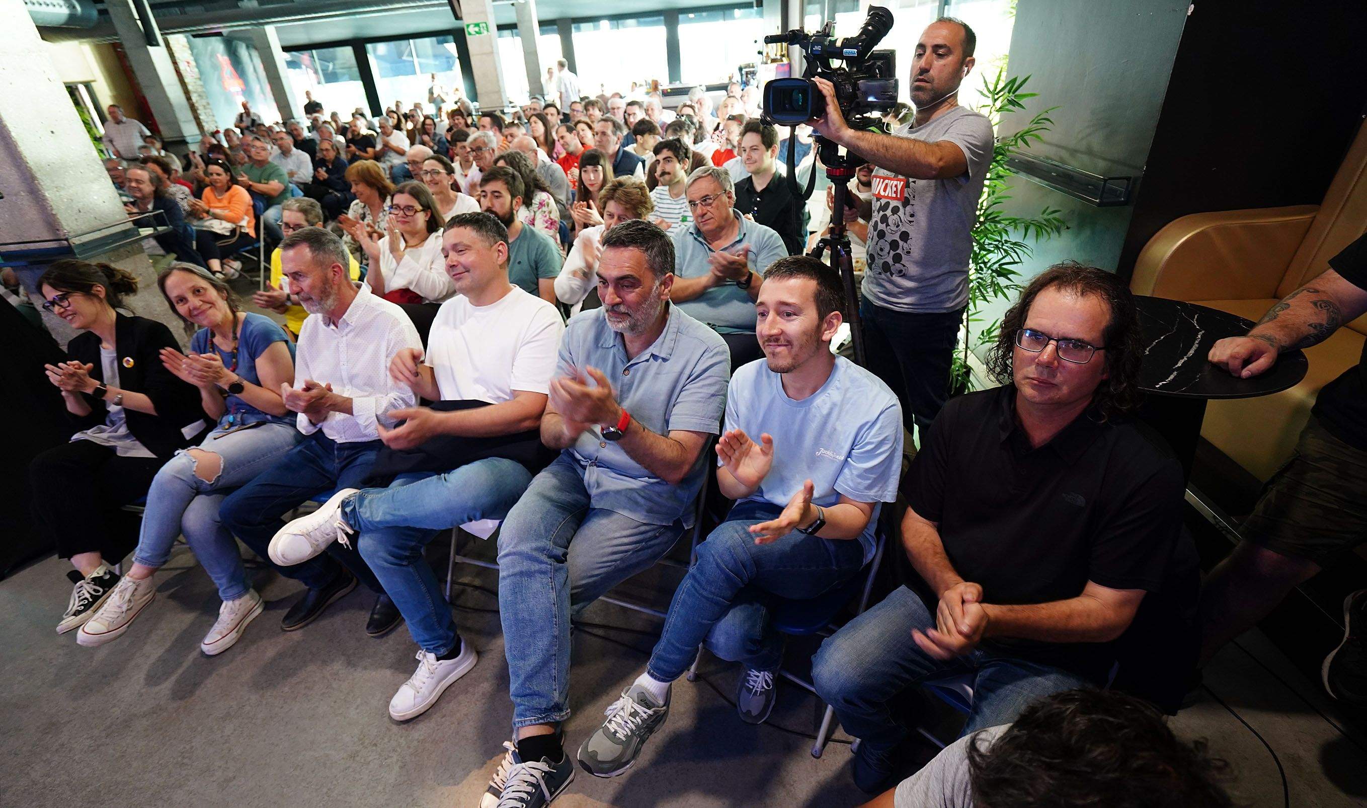 El BNG celebra su acto de mitad de mandato con el lema 'Nova enerxía, máis futuro' El BNG celebra su acto de mitad de mandato con el lema 'Nova enerxía, máis futuro'