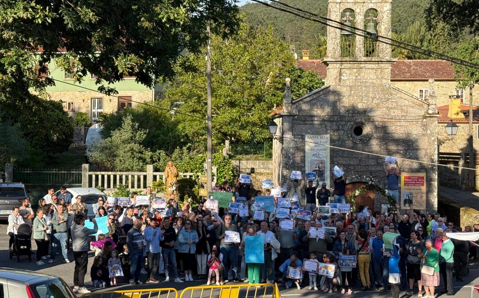 Concentración de la comunidad educativa del CEIP San Clemente