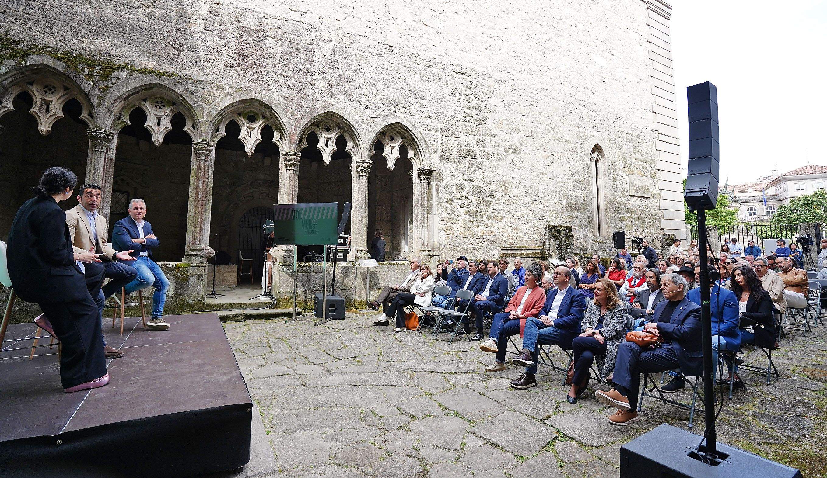 Presentación do programa da Bienal de Arte