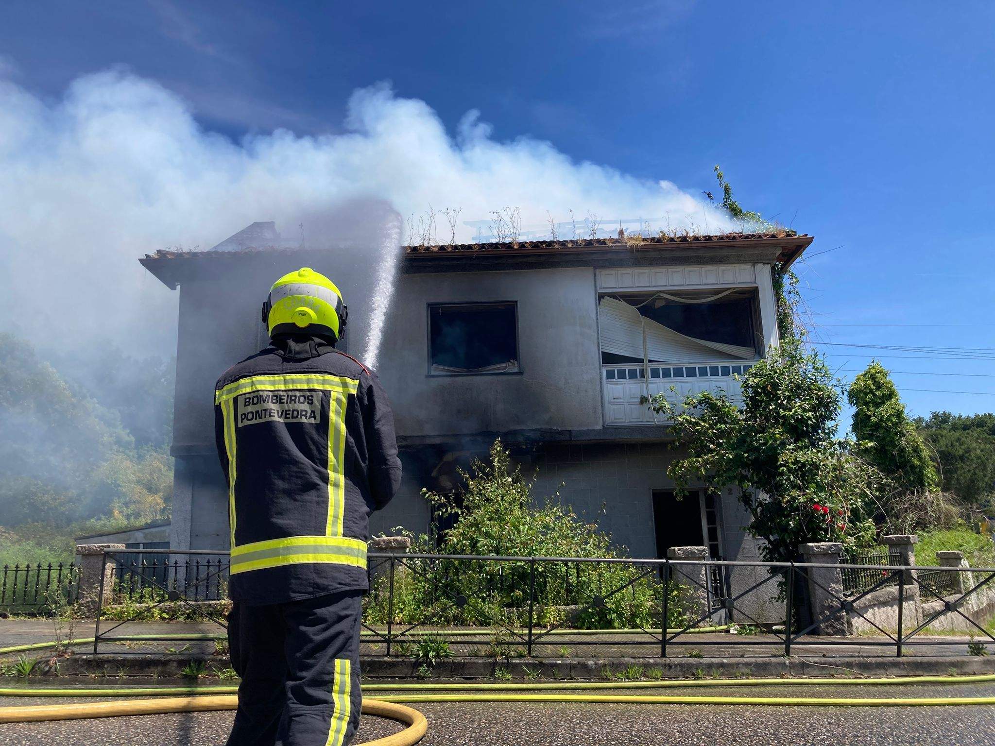 Estado en que quedou a vivenda tras o incendio
