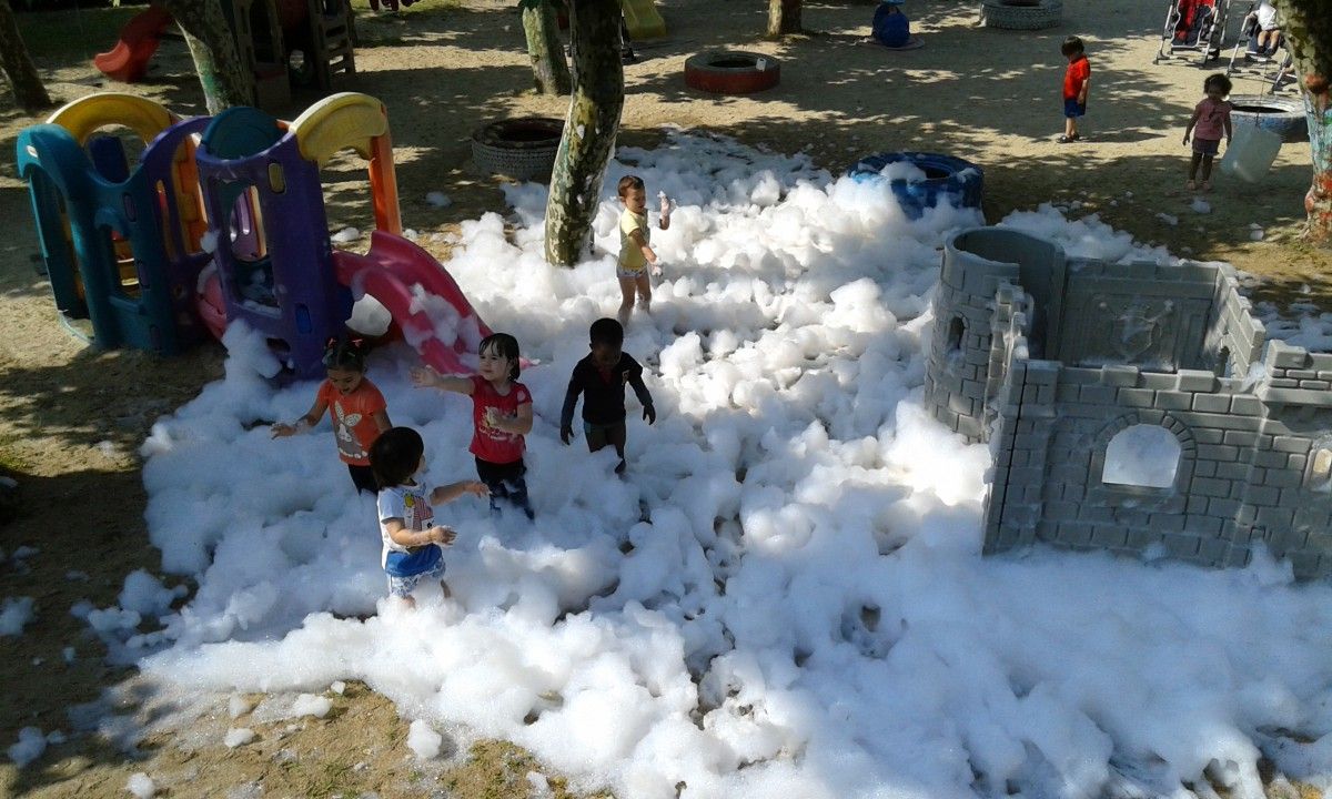 Fiesta de la Espuma en la Escuela Infantil O Toxo