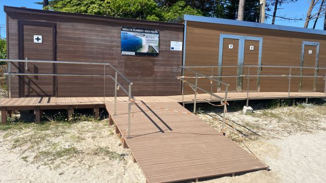 Rampa de acceso al baño de Canelas