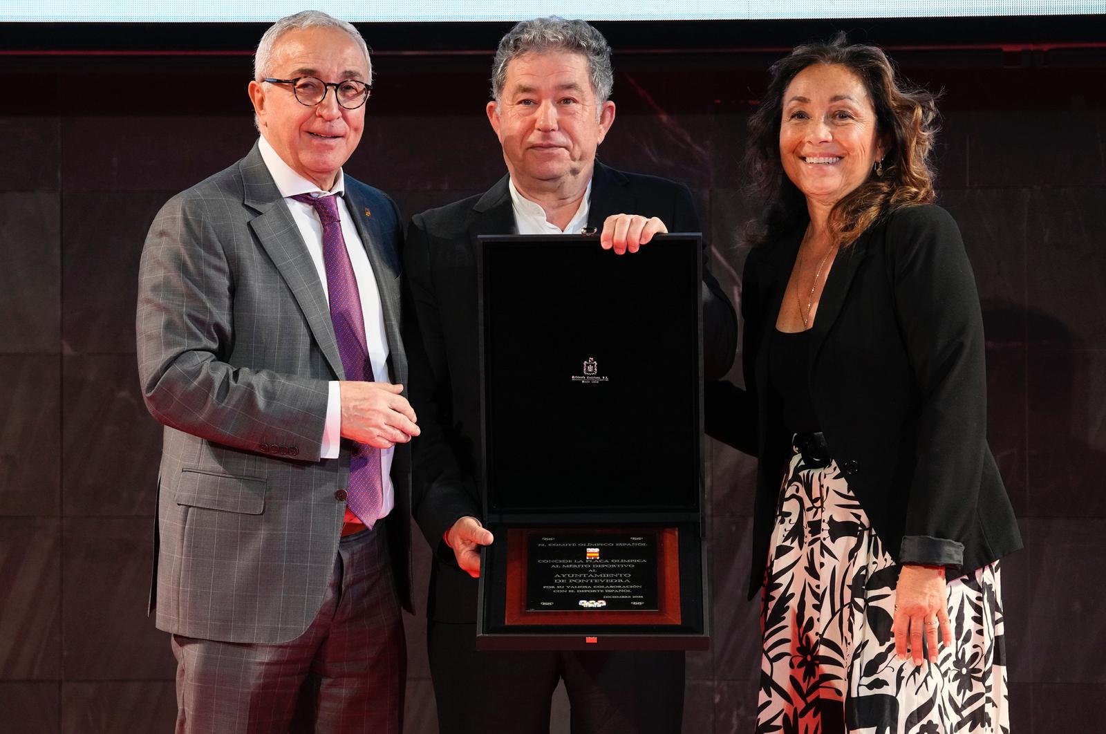 Acto de entrega de las placas olímpicas del COE