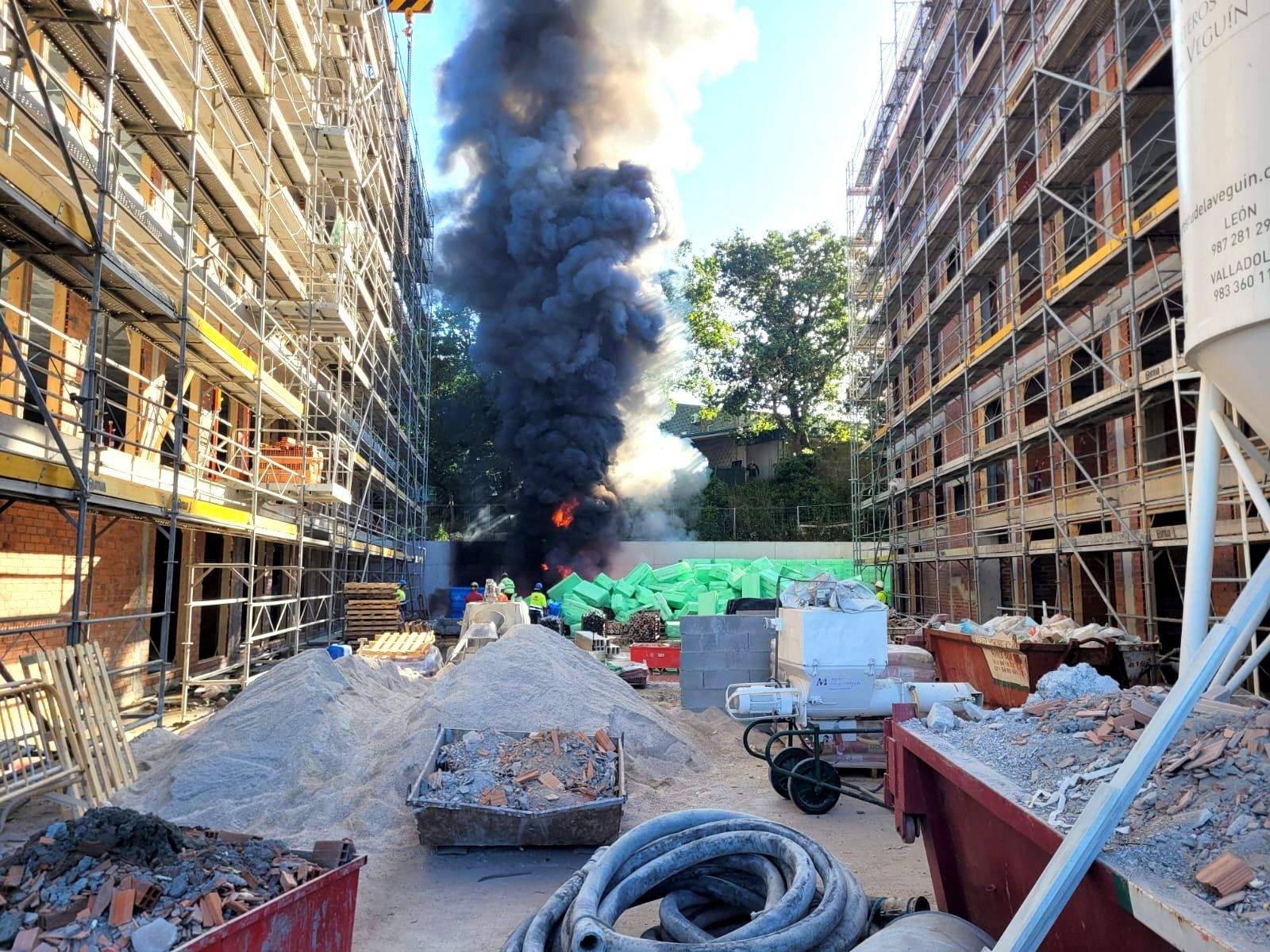 Incendio na obra que se realiza na Rúa Prado Novo