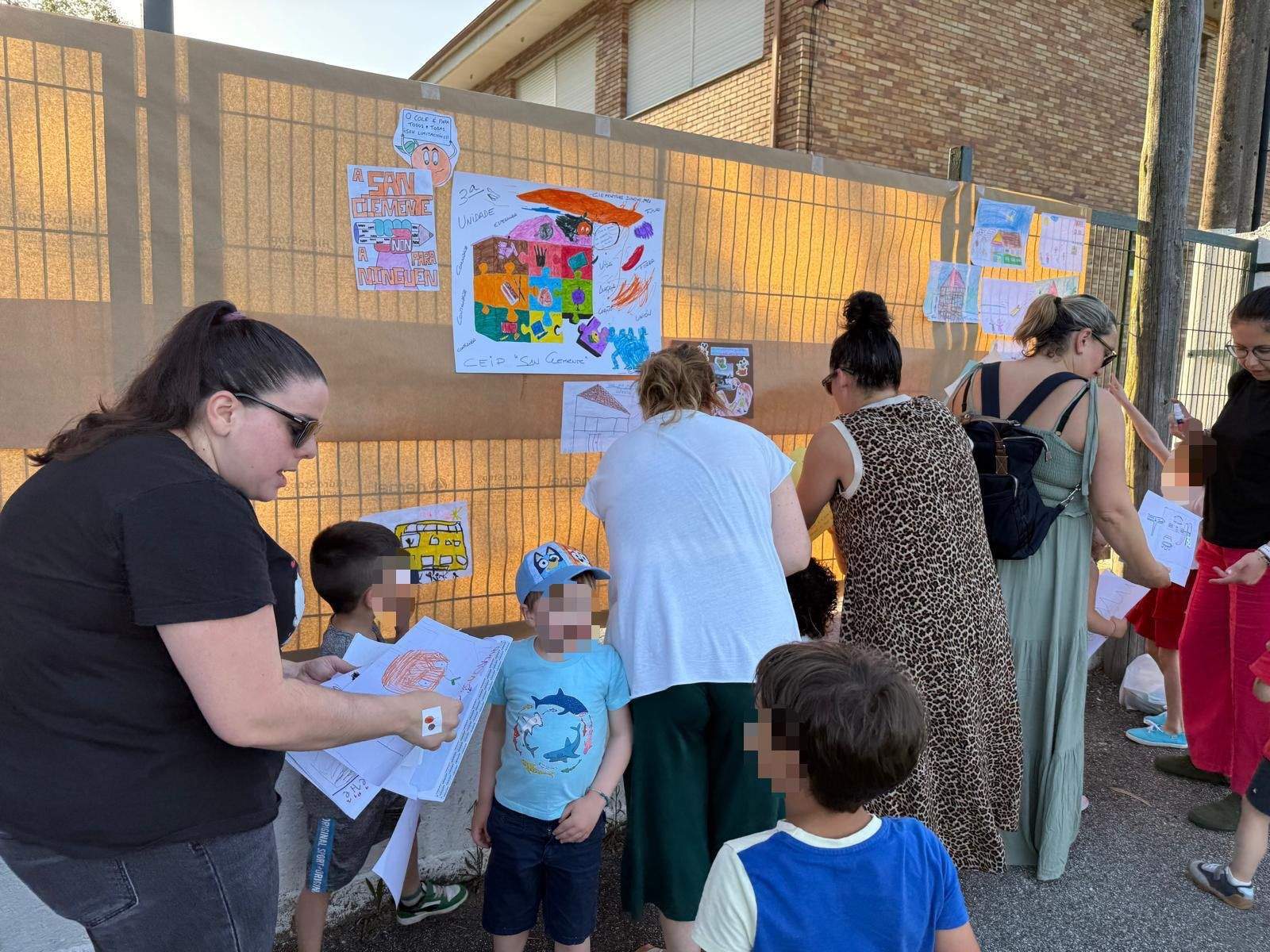 Debuxos pola Unidade instalados no CEIP San Clemente