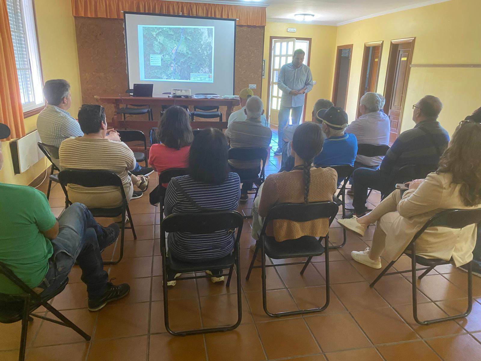 Jorge Cubela presenta o proxecto de mellora do vial municipal entre Ribalta, Beseiro e A Chan