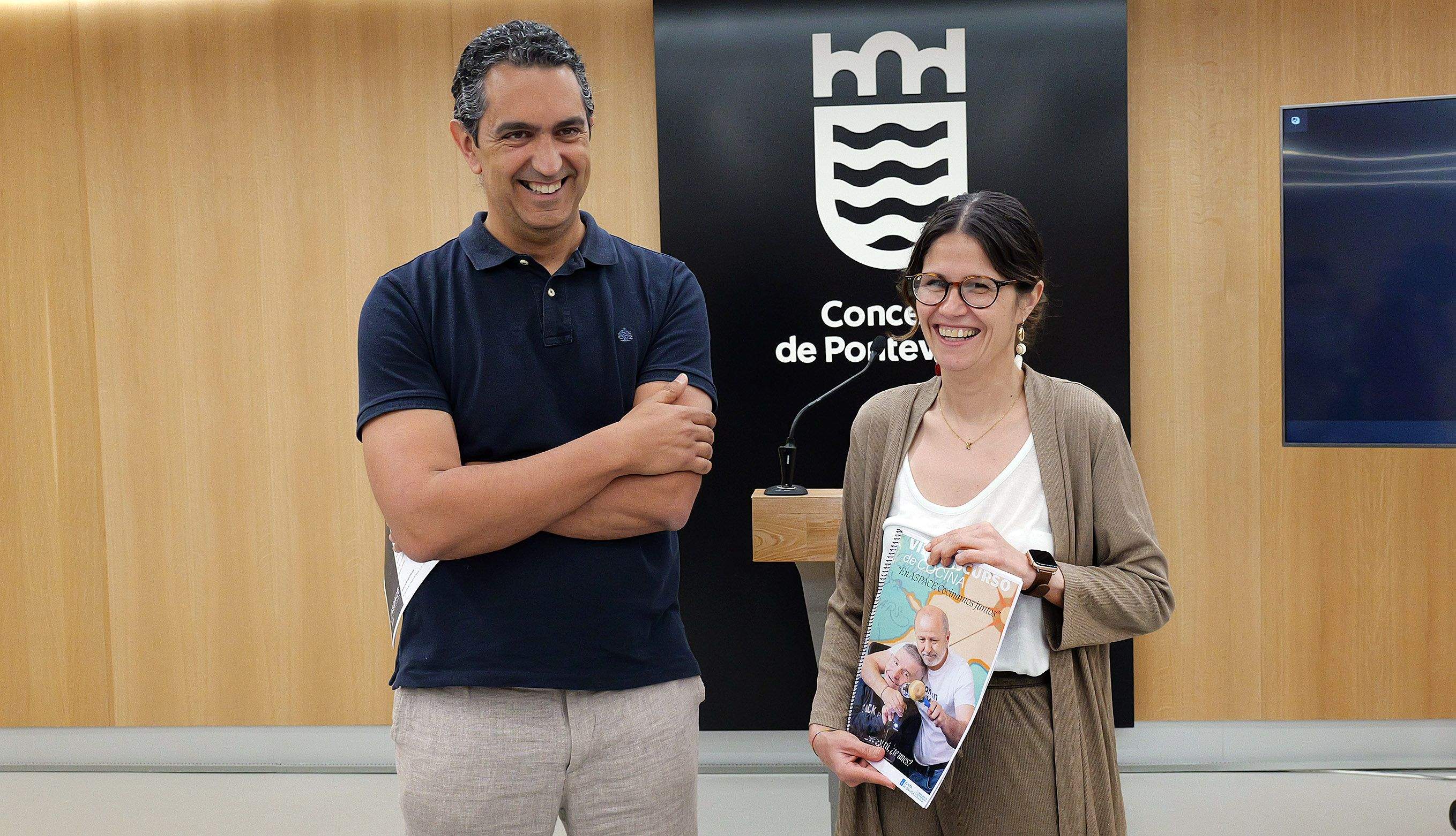 Anabel Gulías, concejala de Benestar Social, y Nacho Pérez, gerente de Aspace Galicia