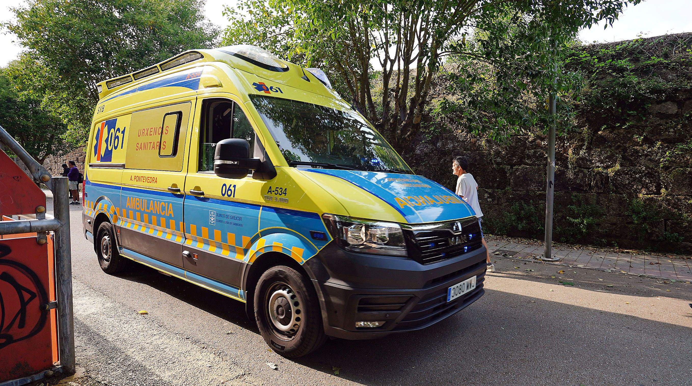 Ambulancia na praza de Barcelos para atender os feridos na pelexa