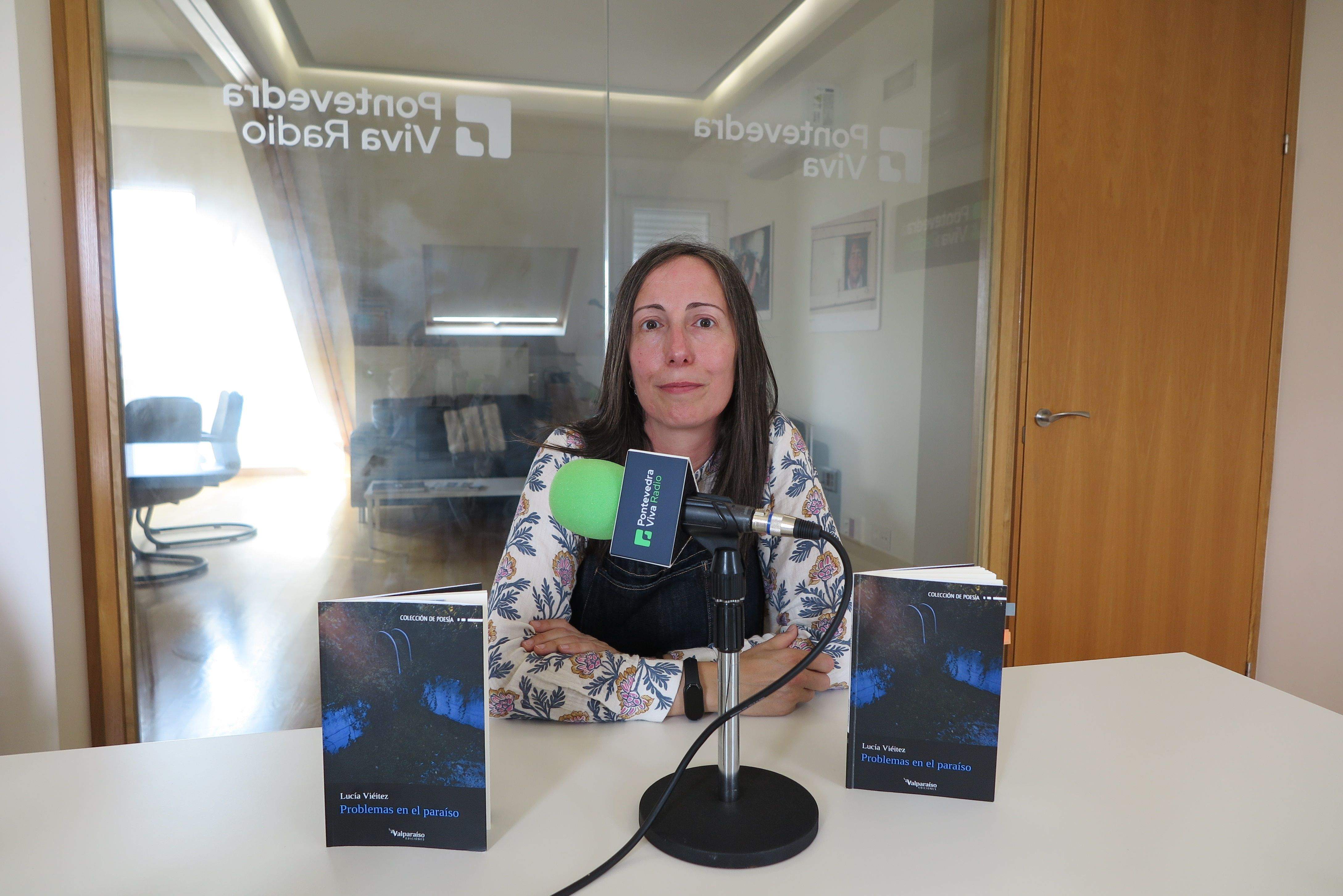 La pontevedresa Lucía Viéitez publica 'Problemas en el paraíso'