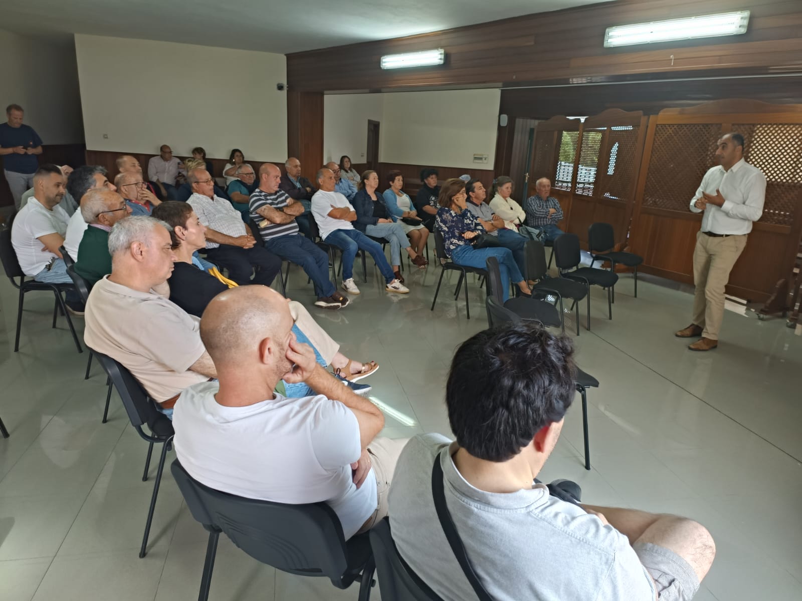 Reunión coa veciñanza para falar do proxecto Casalvito Padron