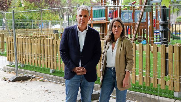Rafa Domínguez e Pepa Pardo en Barcelos pediron a dimisión de Lores como alcalde