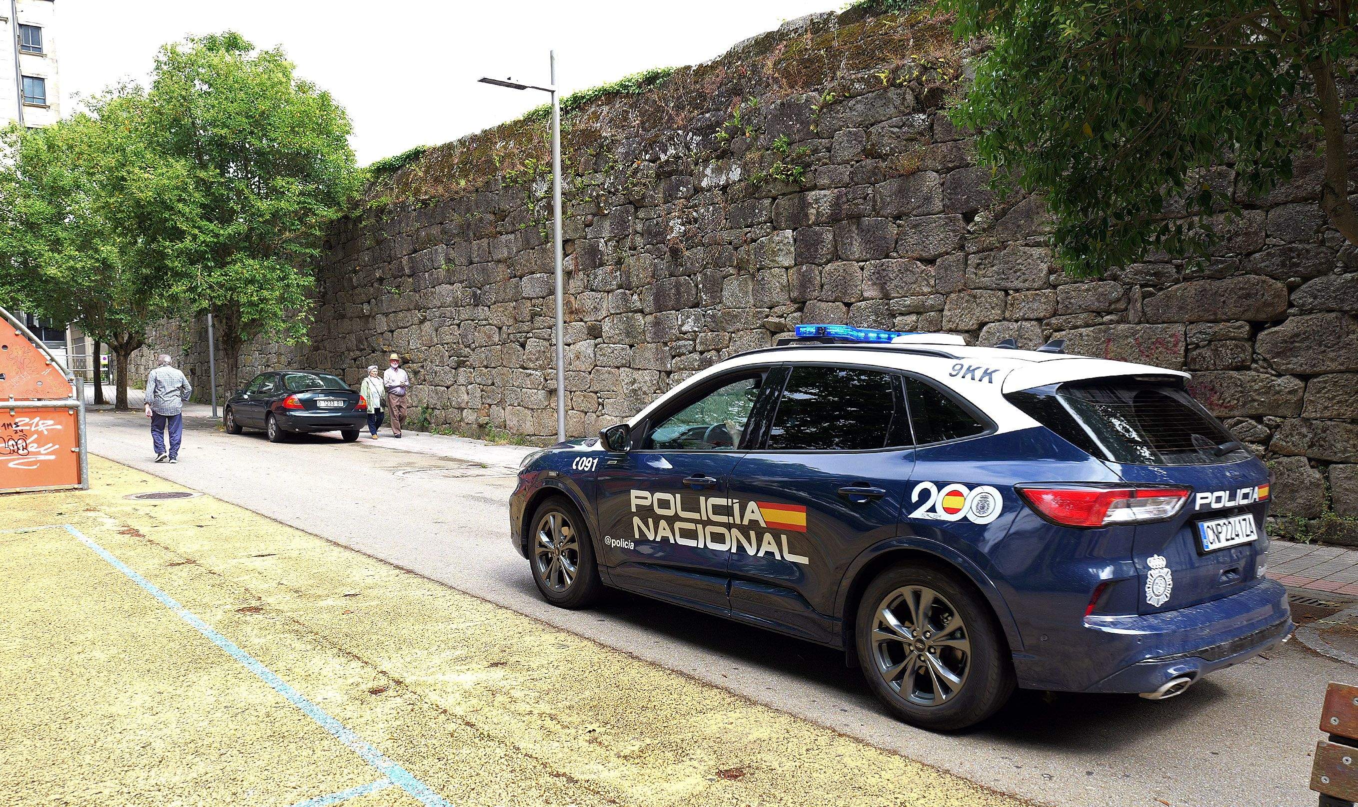 Patrulla de la Policía Nacional en la Plaza de Barcelos