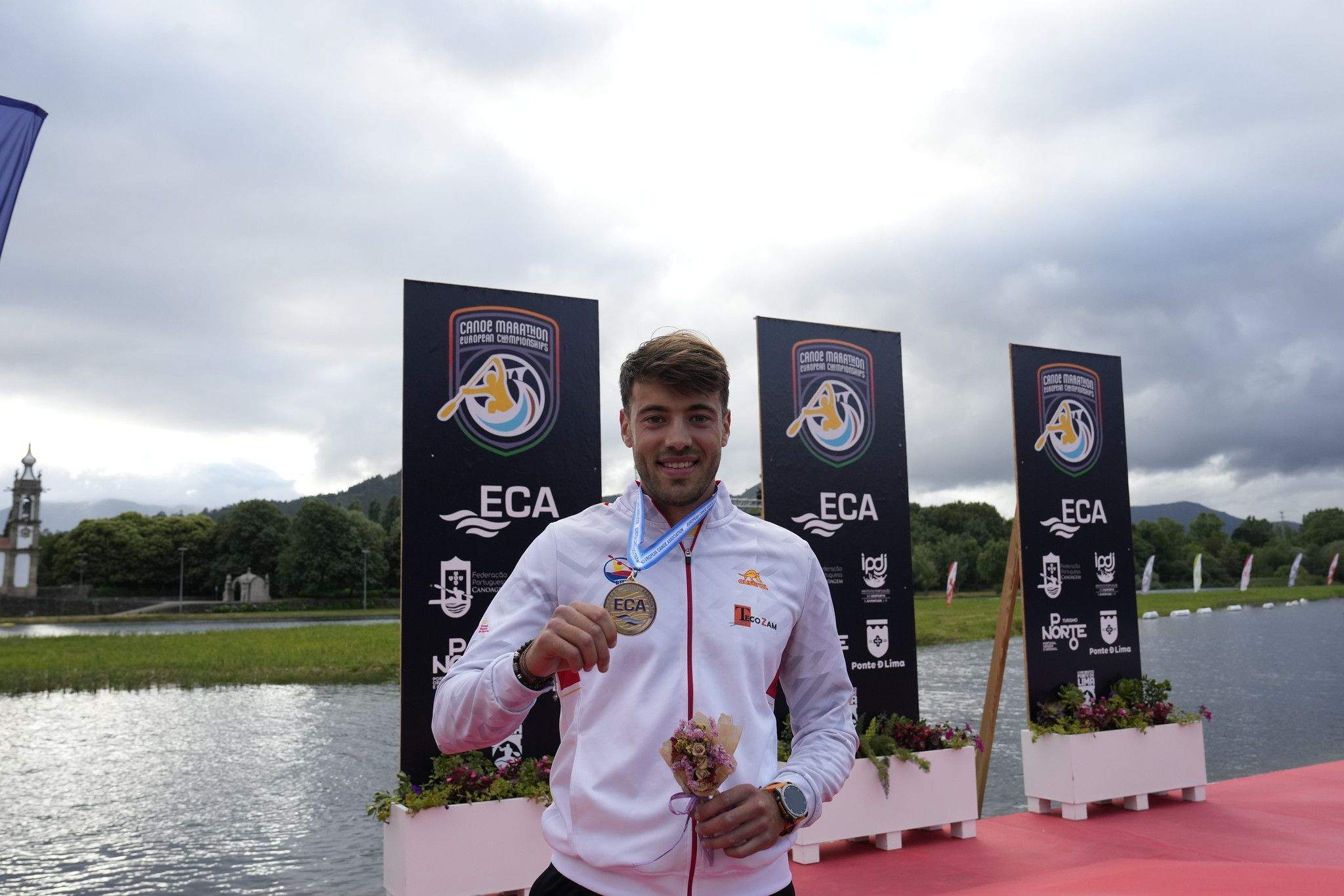 Jaime Duro, coa medalla de ouro conseguida na proba curta do Europeo de Maratón