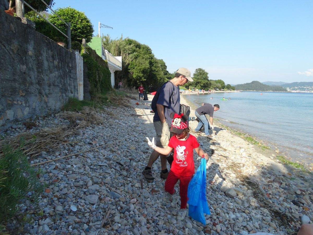 Limpeza da praia do Laño