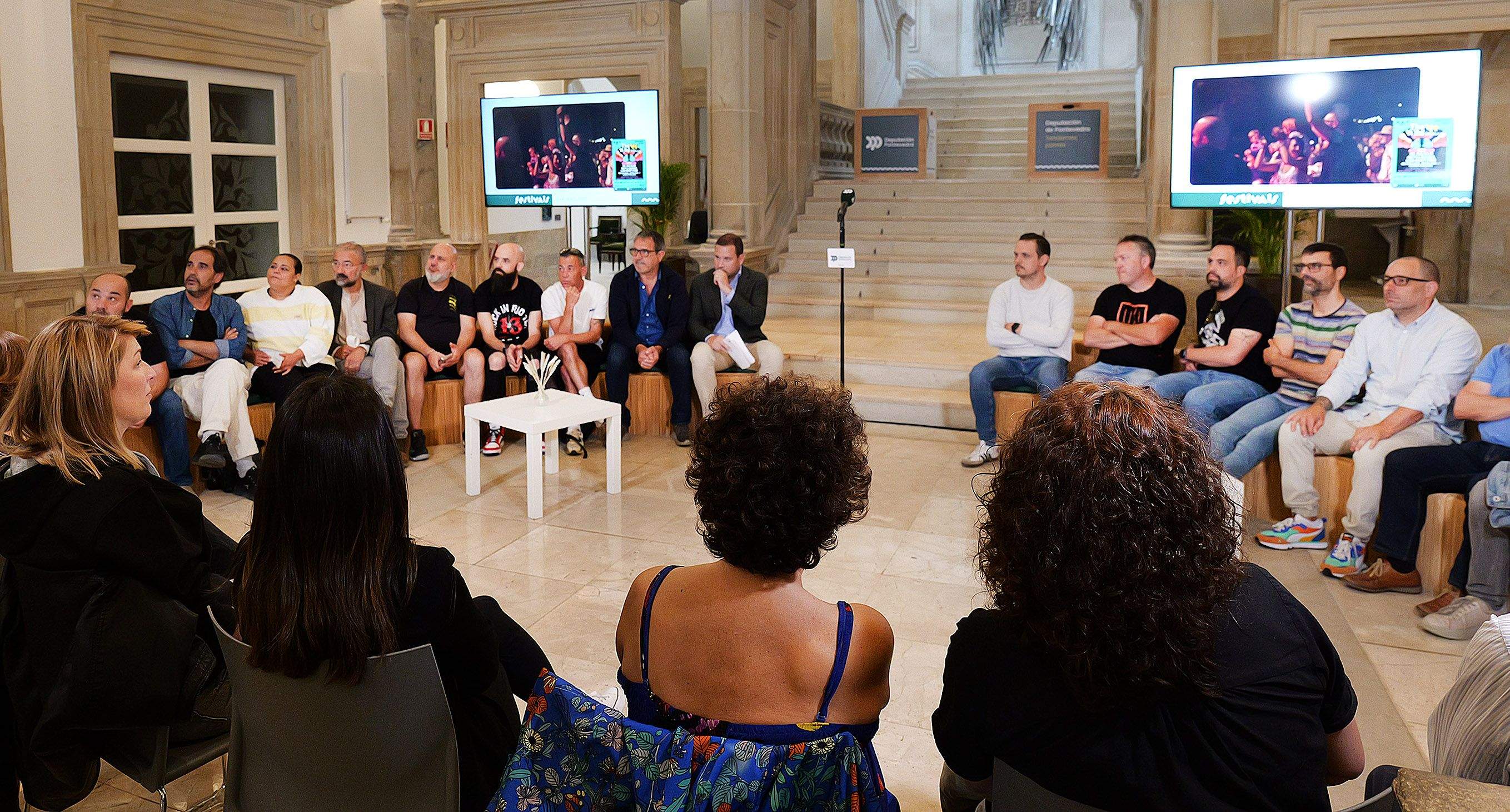 Xuntanza cos festivais de música e de artes escénicas que se benefician da liña de axudas da Deputación