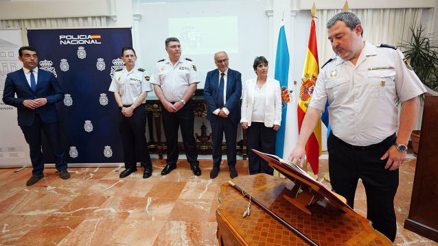 Toma de posesión de Javier de Santiago Laguillo como novo xefe da comisaría de Vilagarcía Toma de posesión de Javier de Santiago Laguillo como novo xefe da comisaría de Vilagarcía