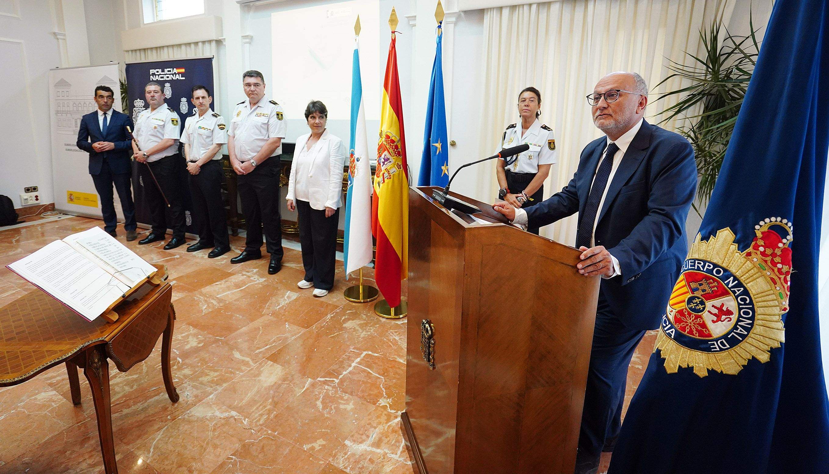 Toma de posesión de Javier de Santiago Laguillo como novo xefe da comisaría de Vilagarcía Toma de posesión de Javier de Santiago Laguillo como novo xefe da comisaría de Vilagarcía