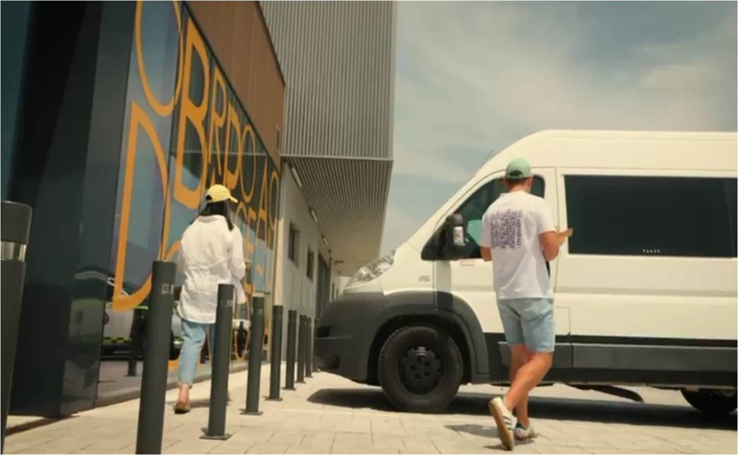 Una de las escenas del vídeo rodadas en las instalaciones de Panadería Acuña en el Polígono de Barro
