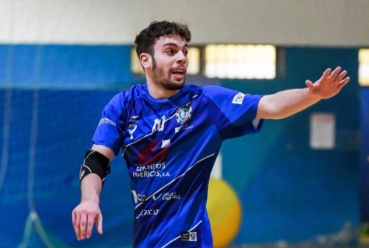 Álex López nun partido co Carballal
