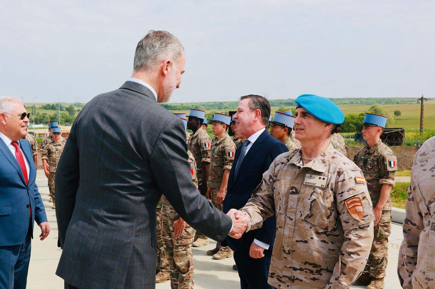 Visita del Rey a los contingentes del ejército en Rumanía y Eslovaquia Visita del Rey a los contingentes del ejército en Rumanía y Eslovaquia