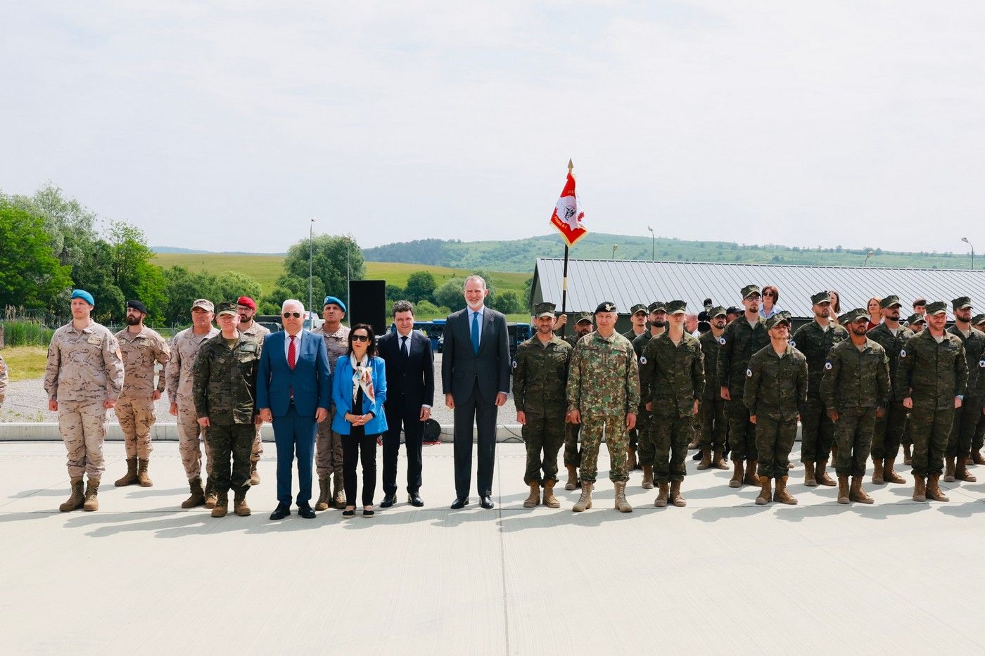 Visita del Rey a los contingentes del ejército en Rumanía y Eslovaquia Visita del Rey a los contingentes del ejército en Rumanía y Eslovaquia