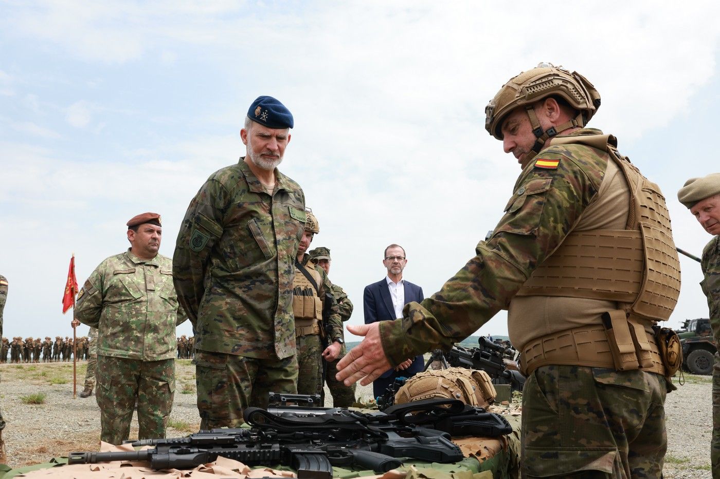 Visita del Rey a los contingentes del ejército en Rumanía y Eslovaquia Visita del Rey a los contingentes del ejército en Rumanía y Eslovaquia