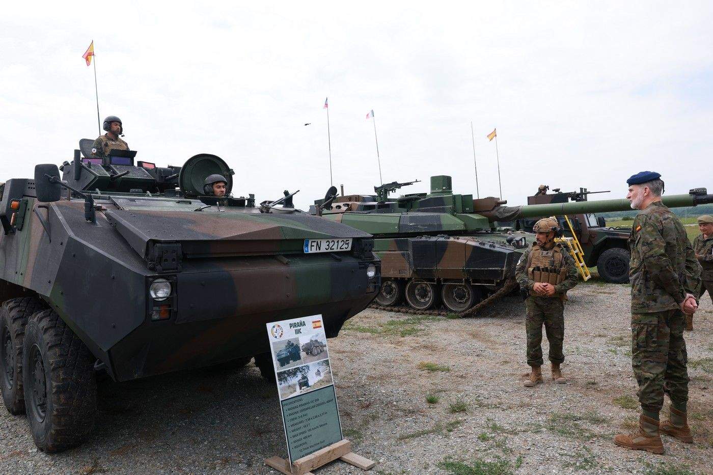 Visita del Rey a los contingentes del ejército en Rumanía y Eslovaquia Visita del Rey a los contingentes del ejército en Rumanía y Eslovaquia