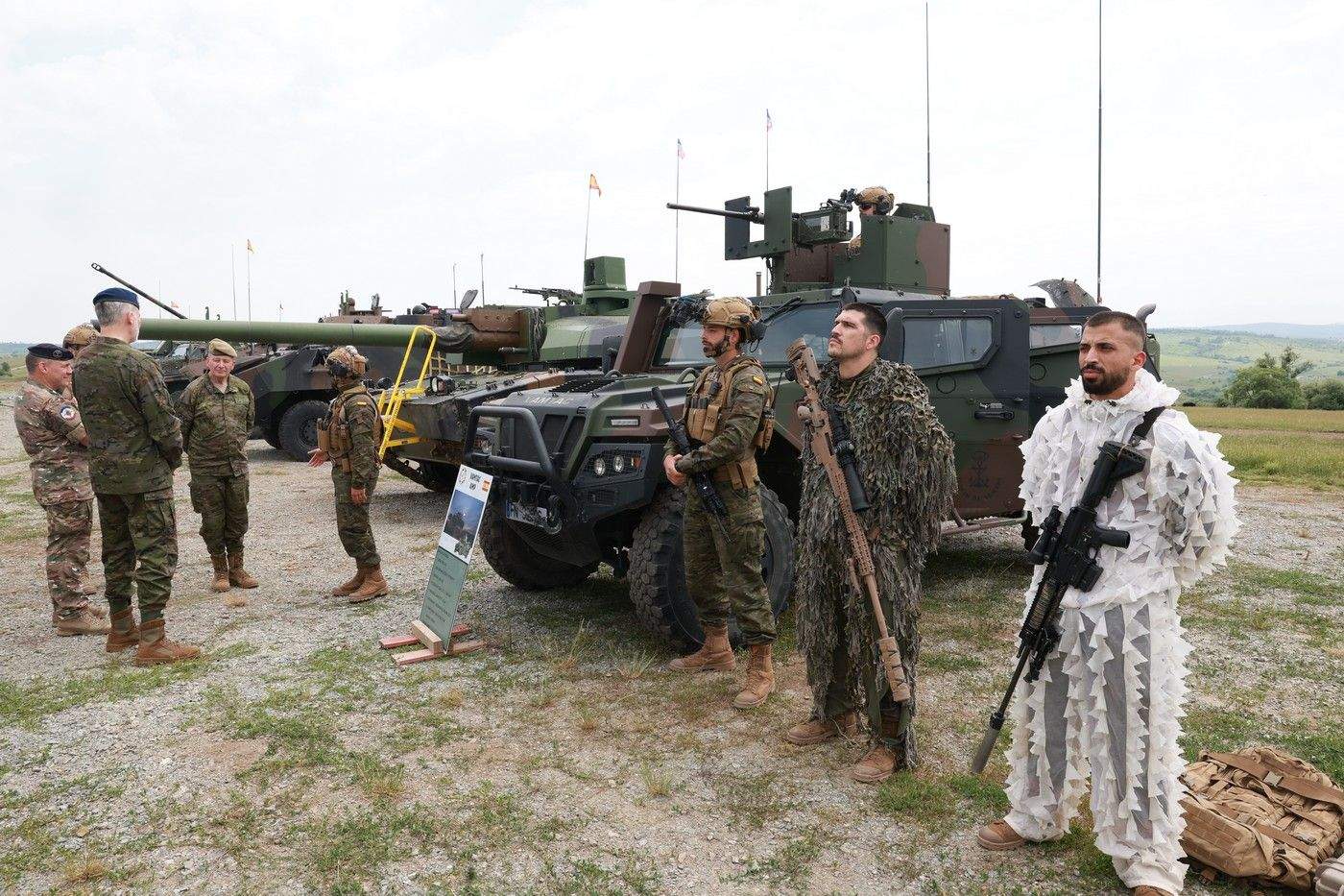 Visita del Rey a los contingentes del ejército en Rumanía y Eslovaquia Visita del Rey a los contingentes del ejército en Rumanía y Eslovaquia