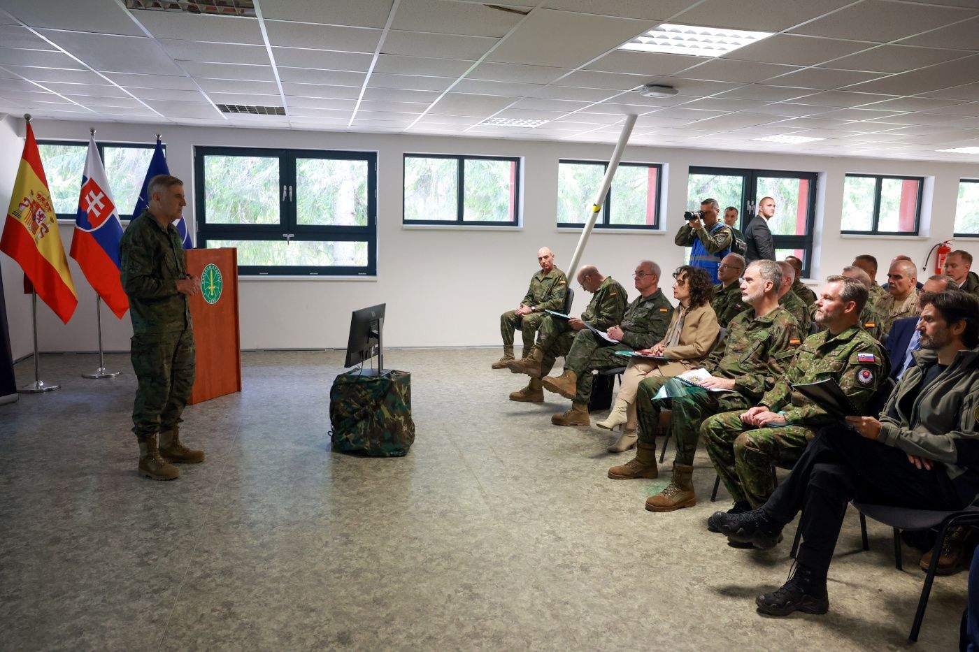 Visita del Rey a los contingentes del ejército en Rumanía y Eslovaquia Visita del Rey a los contingentes del ejército en Rumanía y Eslovaquia
