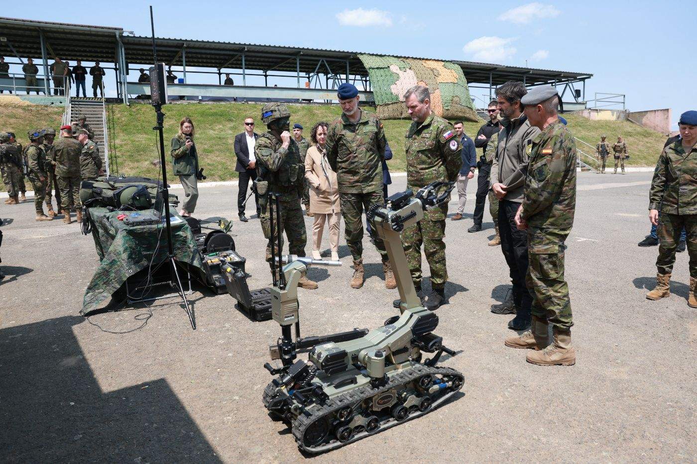 Visita del Rey a los contingentes del ejército en Rumanía y Eslovaquia