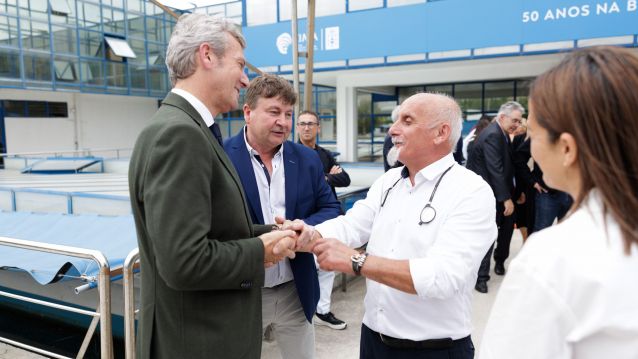 Alfonso Rueda fala con José Manuel Rosas, presidente da Federación Provincial de Confrarías de pescadores de Pontevedra Alfonso Rueda fala con José Manuel Rosas, presidente da Federación Provincial de Confrarías de pescadores de Pontevedra