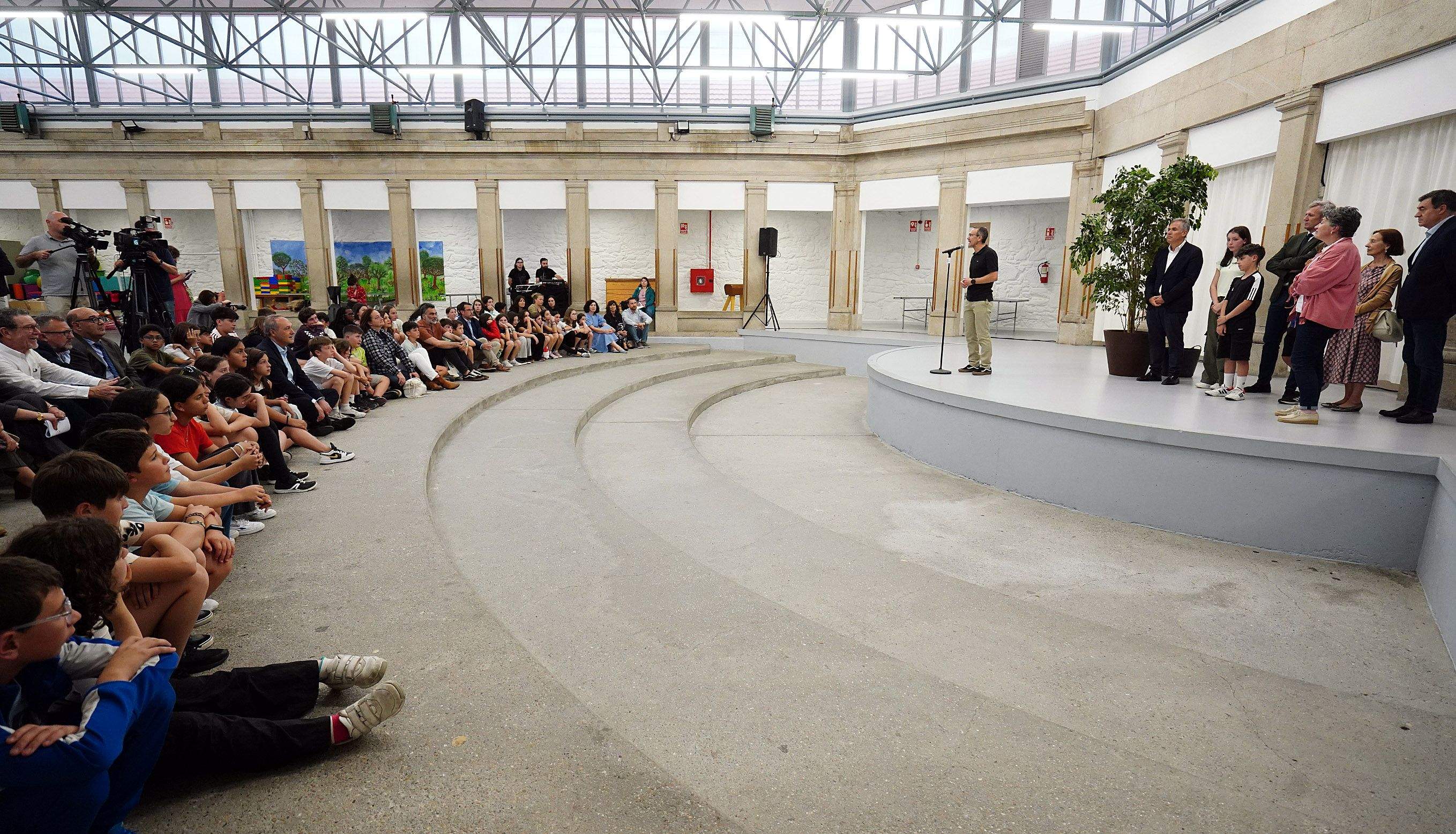 Visita de Alfonso Rueda ás obras no CEIP Froebel Visita de Alfonso Rueda ás obras no CEIP Froebel