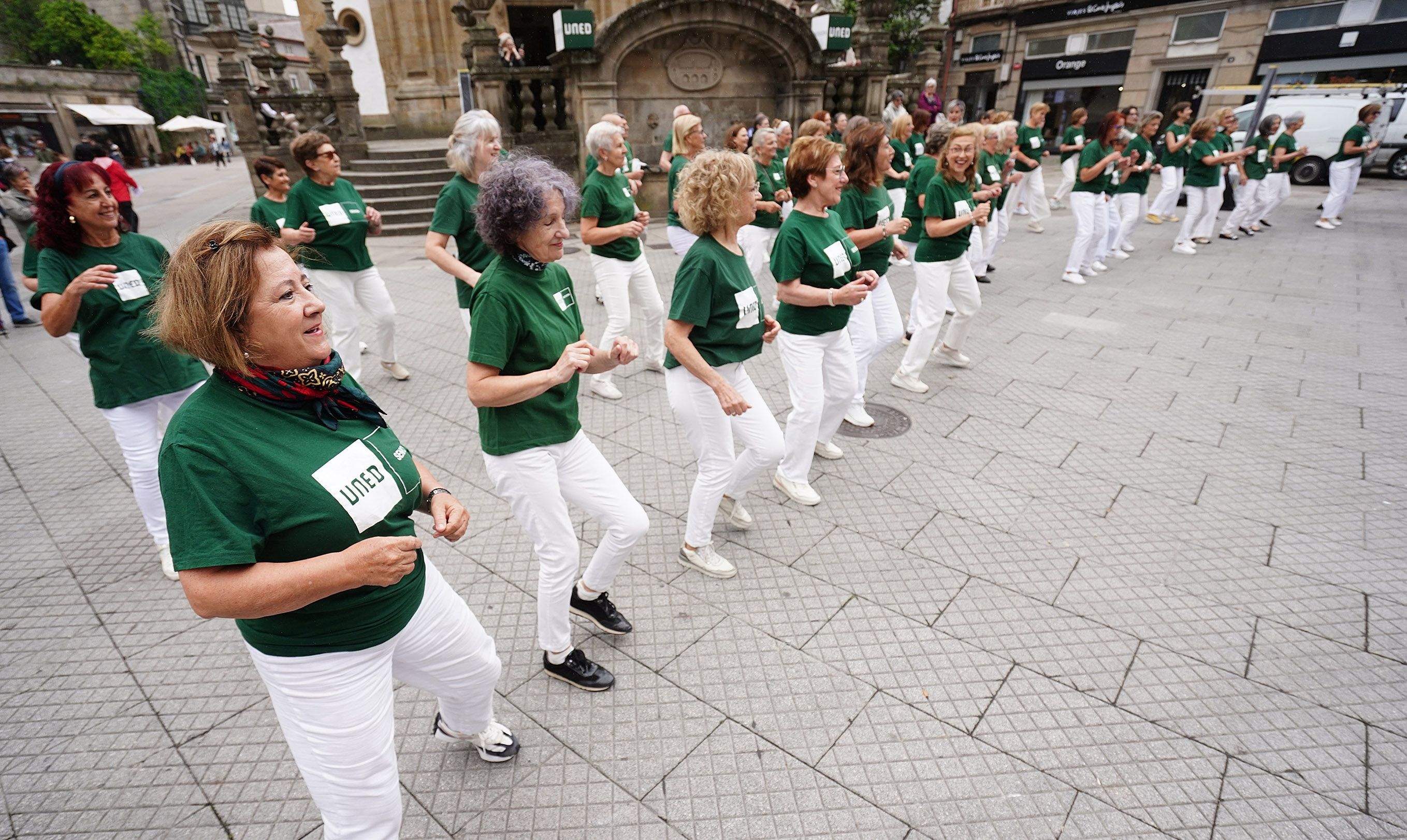 Exhibición de bailoterapia de la UNED Sénior