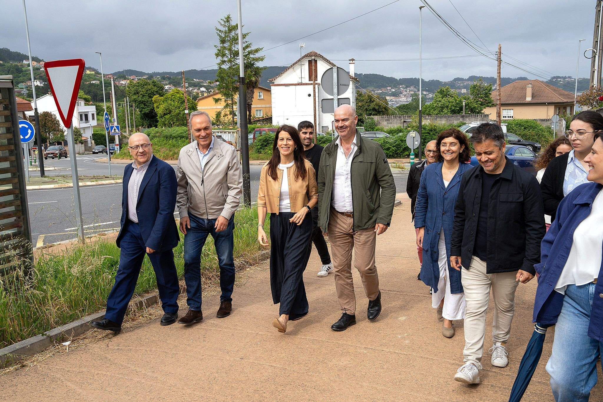 A conselleira María Martínez Allegue e o alcalde de Bueu Félix Juncal