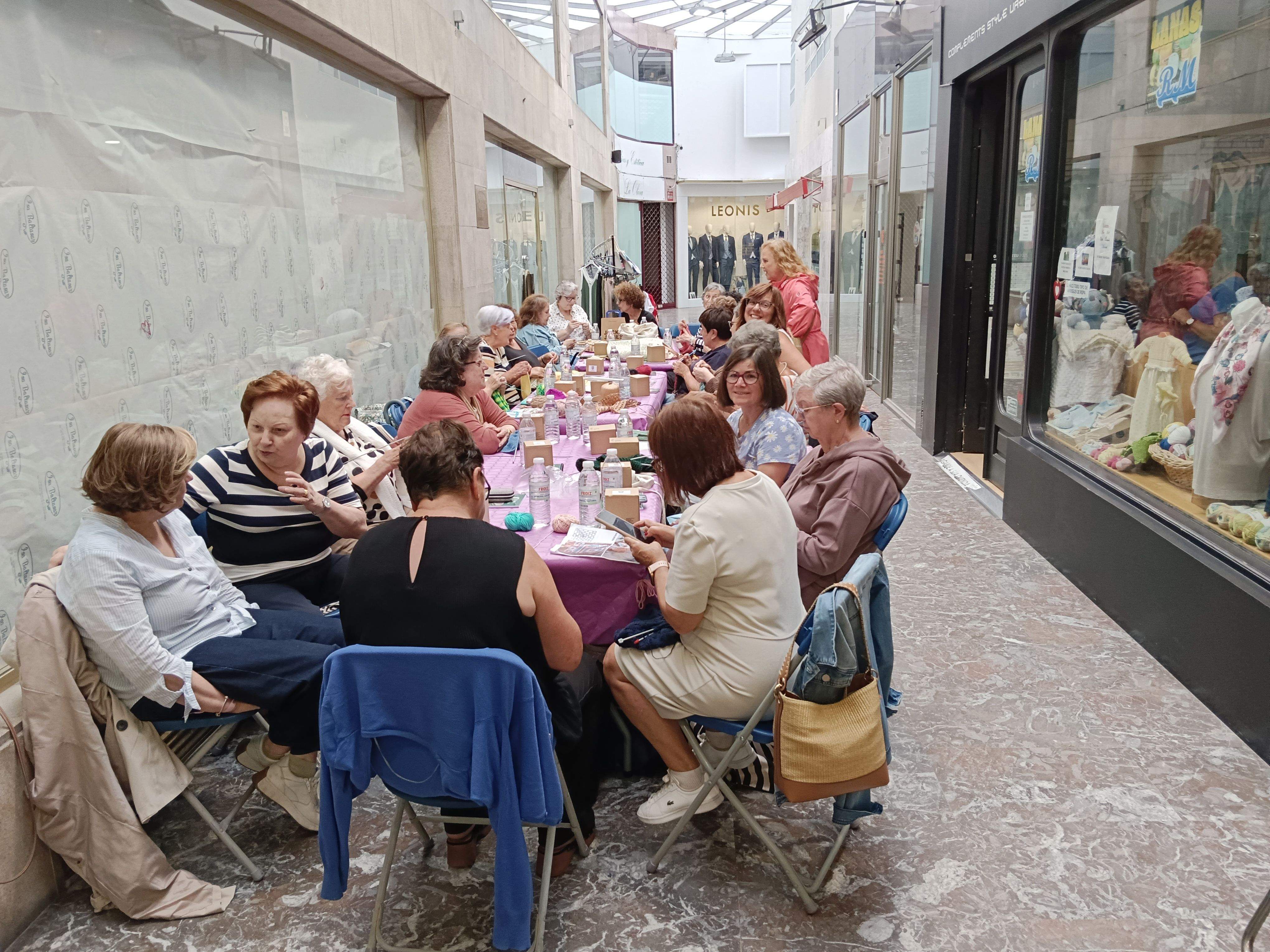 Las Galerías de la Oliva acogieron este encuentro de tejedoras