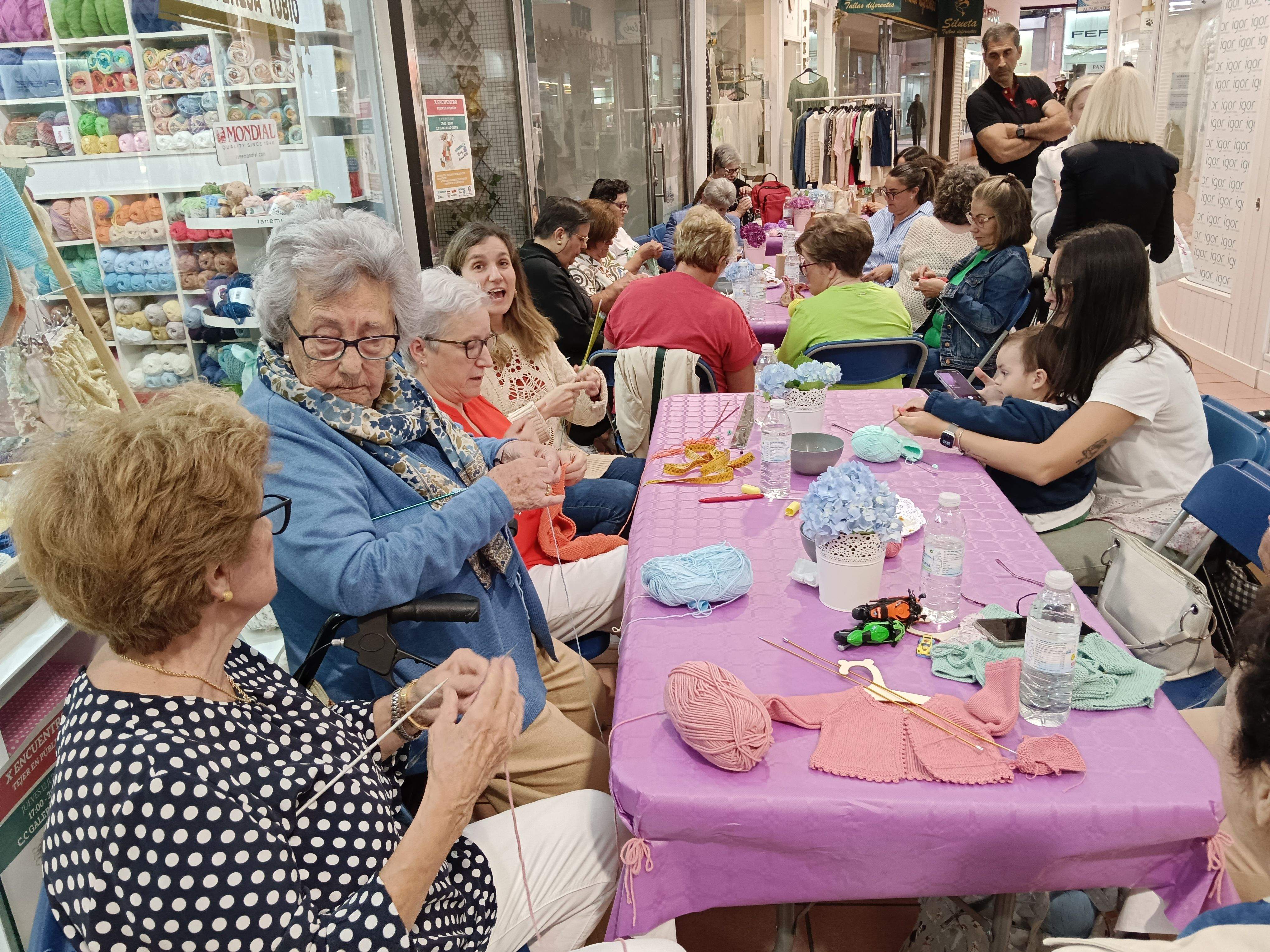 Teresa Tobío, a la izquierda, es la más veterana con 99 años