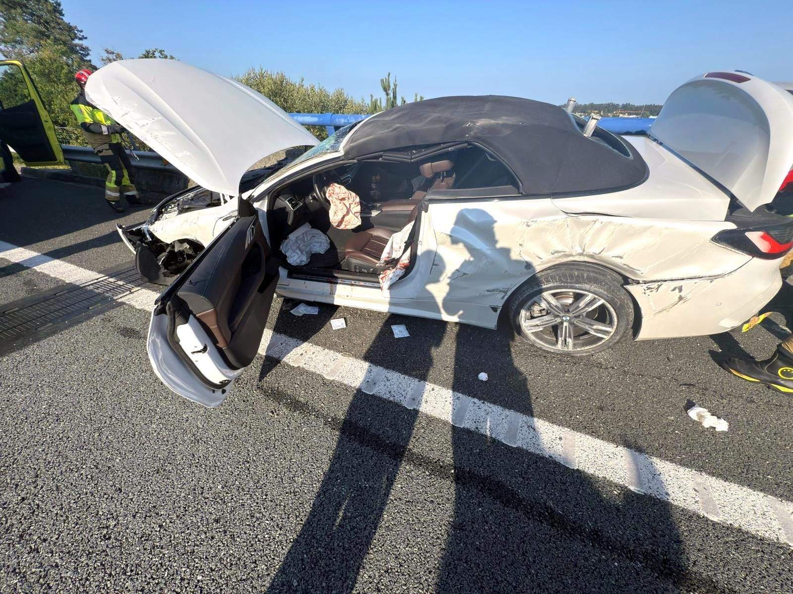 Vehículo accidentado este lunes 16 en la autovía de O Salnés