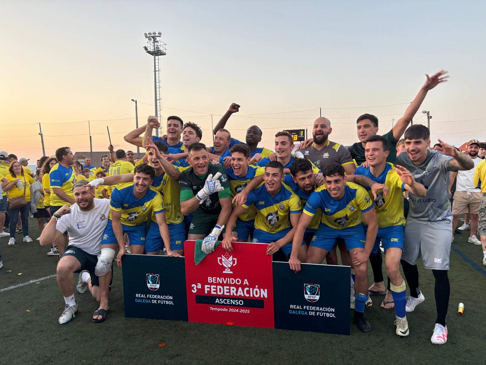 O Cambados festexa o ascenso a Terceira RFEF