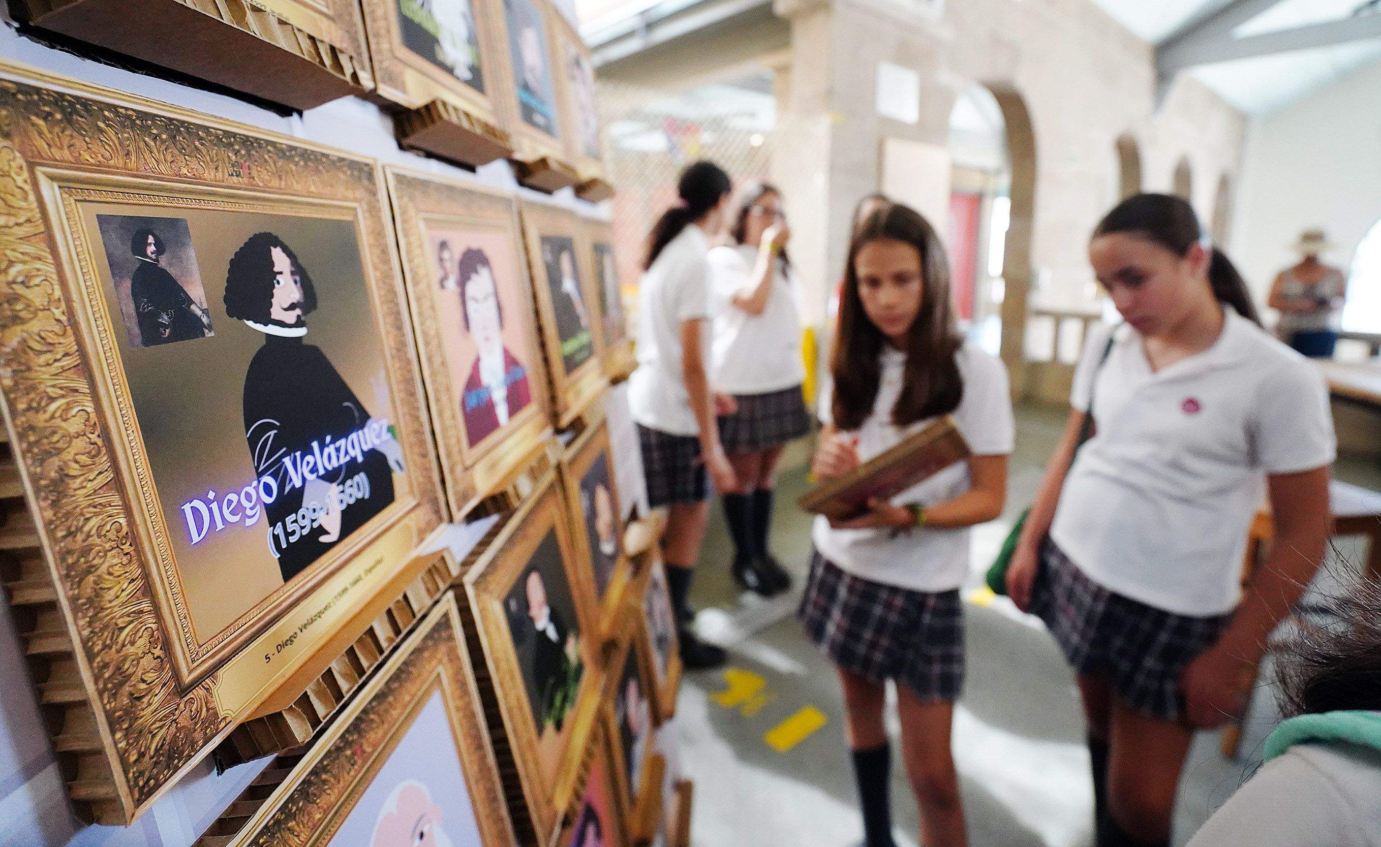 Exposición 'De Eva a Maruxa' no Mercado
