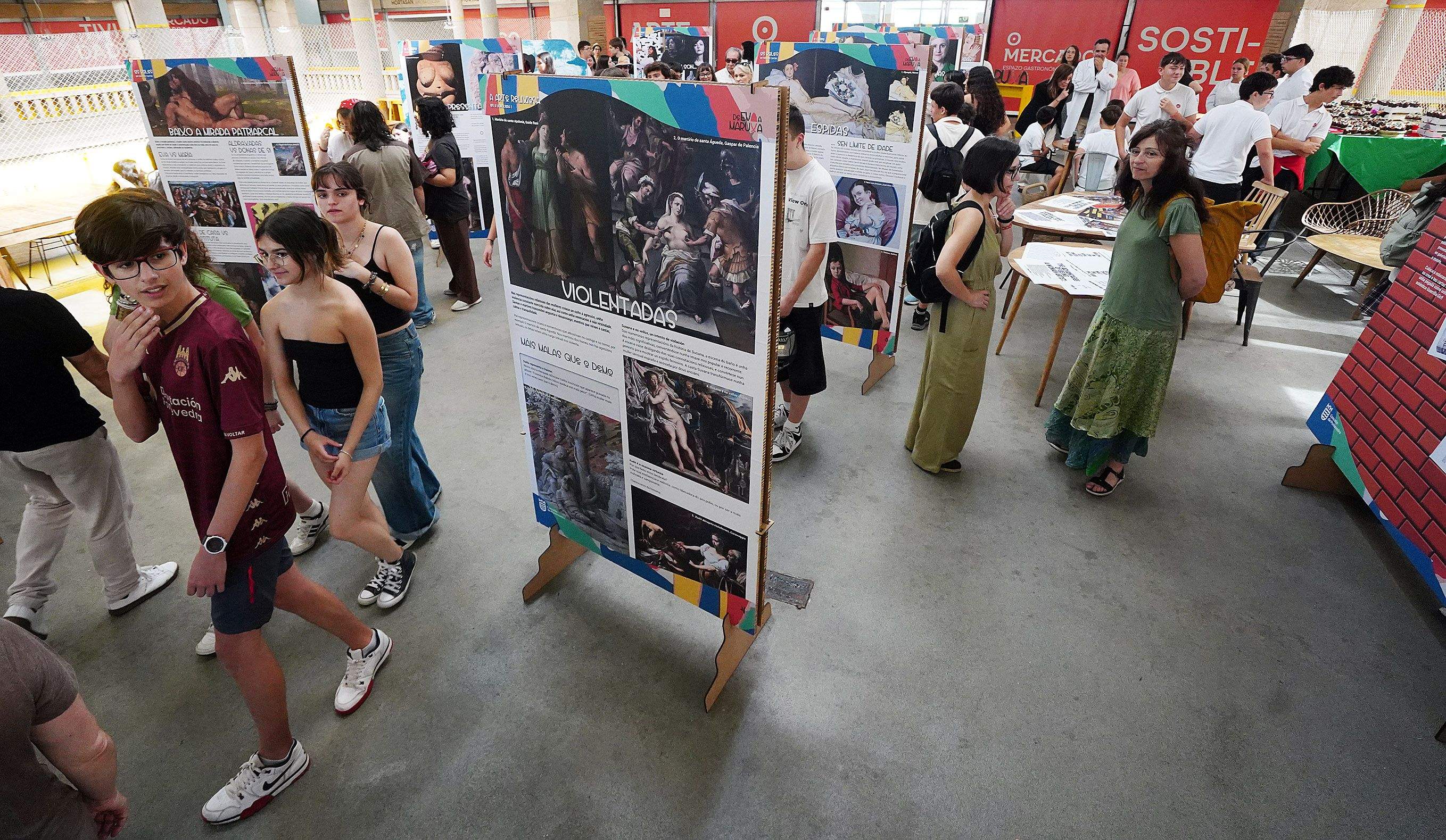 Exposición 'De Eva a Maruxa' no Mercado