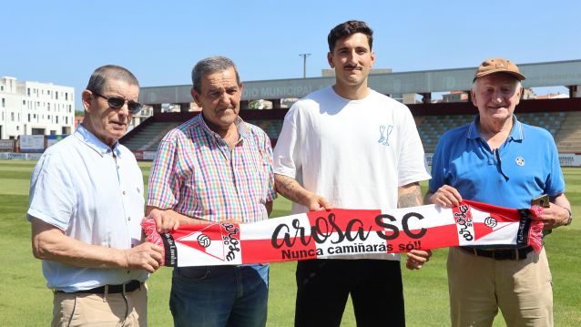 Presentación de Chema como nuevo jugador del Arosa Presentación de Chema como nuevo jugador del Arosa