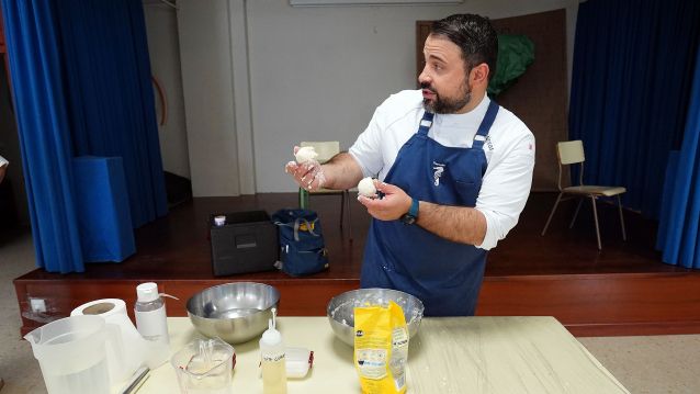 Antonio Novas, cocinero del restaurante Trasmallo