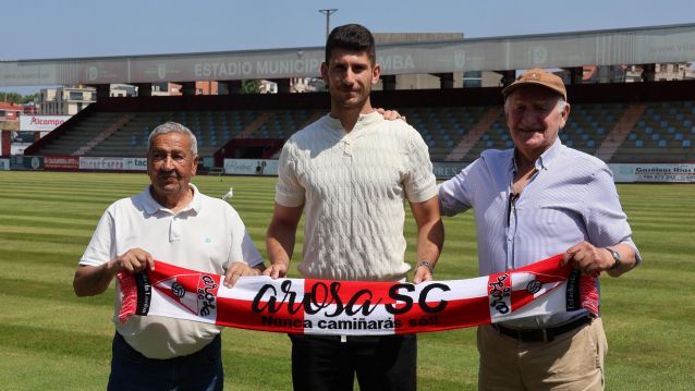 Presentación de Edgar como jugador del Arosa Presentación de Edgar como jugador del Arosa