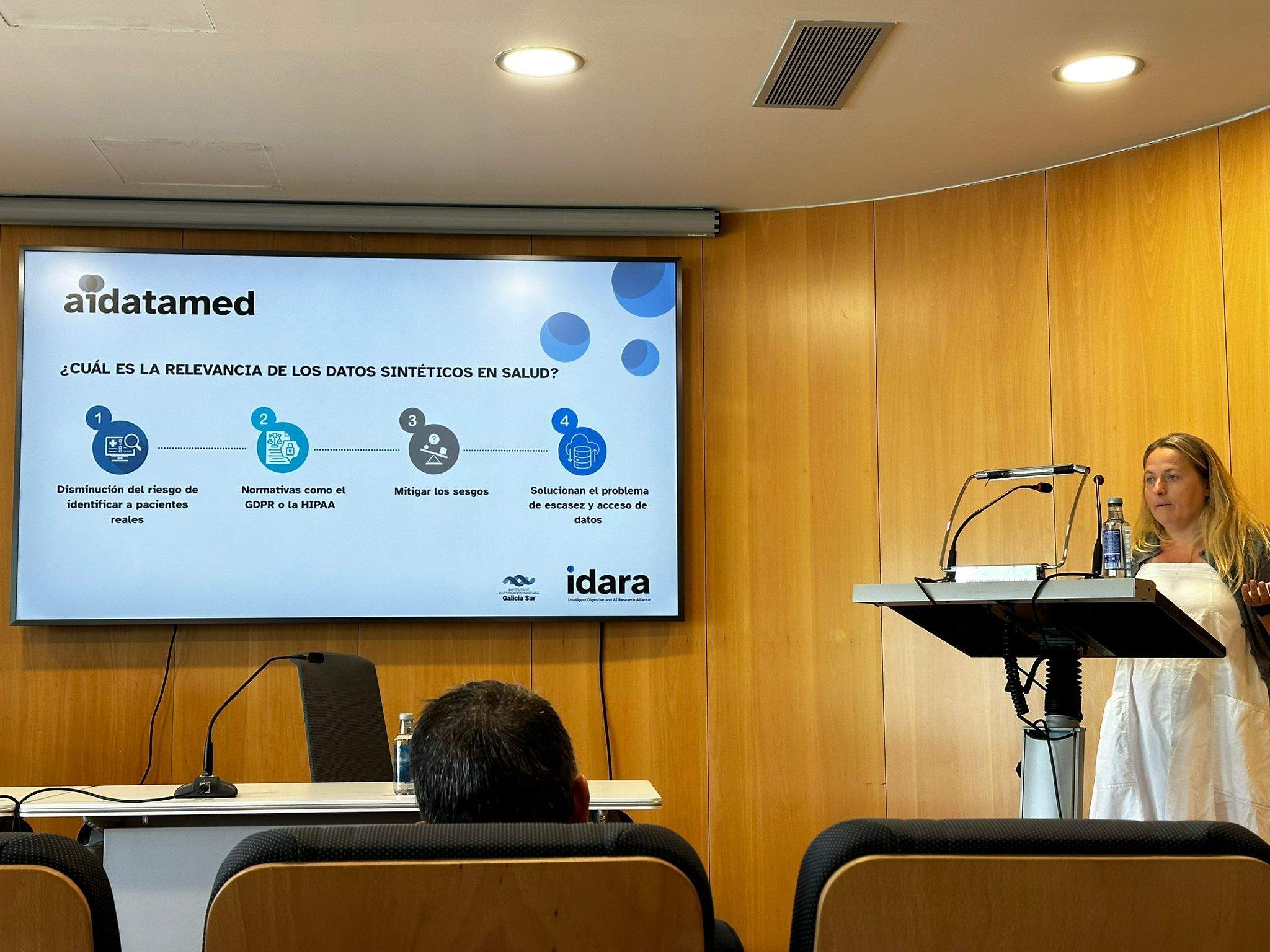 O grupo de investigación do Servizo de Dixestivo presentando os seus proxectos europeos en IA