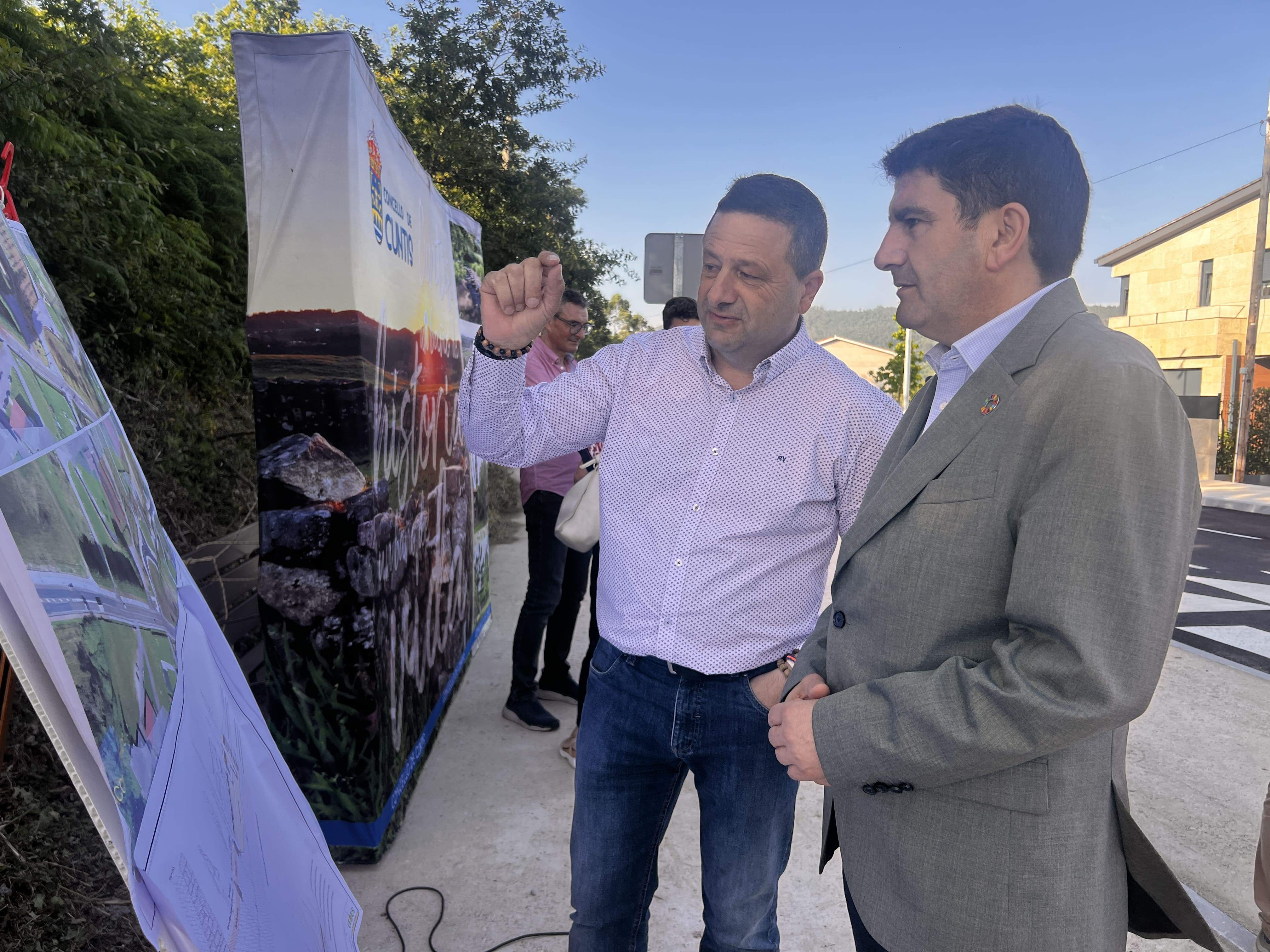 Pedro Blanco y Manuel Campos en la inauguración de la reformada Rúa Bernardo Sagasta